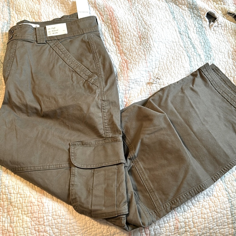 Abercrombie High Rise Cargo Pants